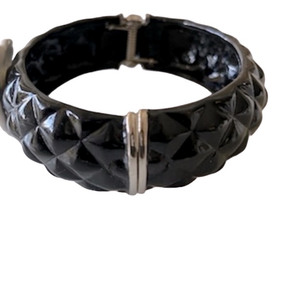 BLACK ENAMEL BANGLE BRACELET W/ A WHITE ENAMEL FLOWER & CZS - Picture 10 of 16